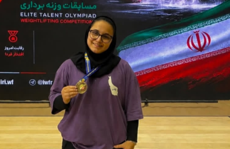 ستاره واحدی اولین مدال آور تاریخ وزنه برداری گیلان در بخش دختران در مسابقات المپیاد استعدادهای برتر